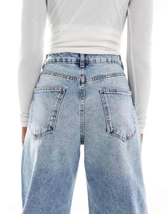ASOS DESIGN slim barrel jeans i ljusblå - Image 4