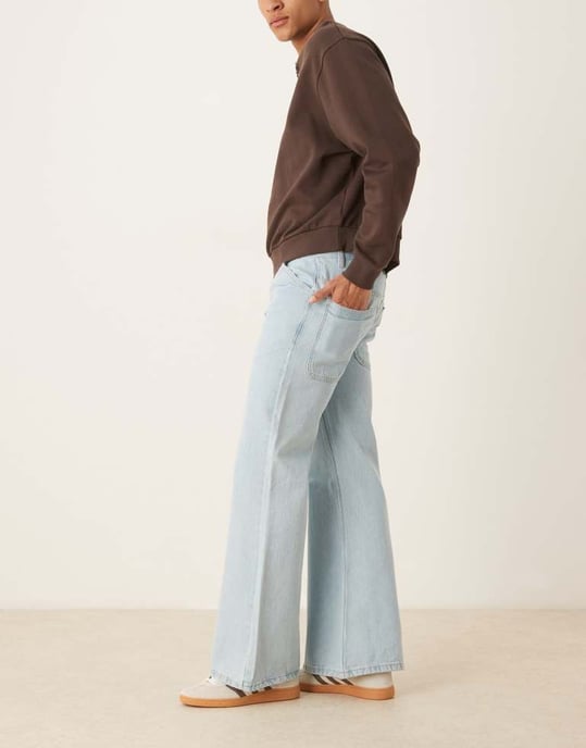 ASOS DESIGN vida utsvängda jeans i blekt blå - Image 2