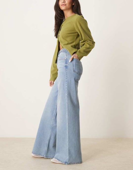 ASOS DESIGN bredbent jeans med flätad midja i mellanutfärgning - Image 3