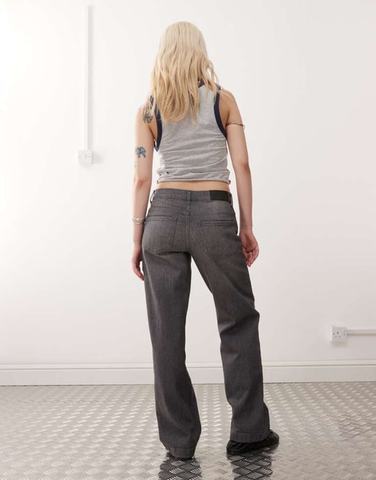 Noisy May Petite låg midja vida jeans i mörkgrå - Image 3