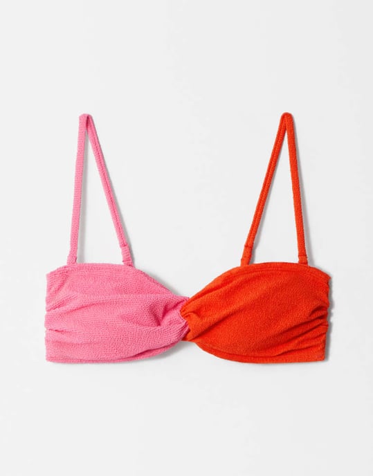 & Other Stories krinklad tvistknut-bikinitopp med avtagbar vaddering i färgblock rosa och orange - Image 2