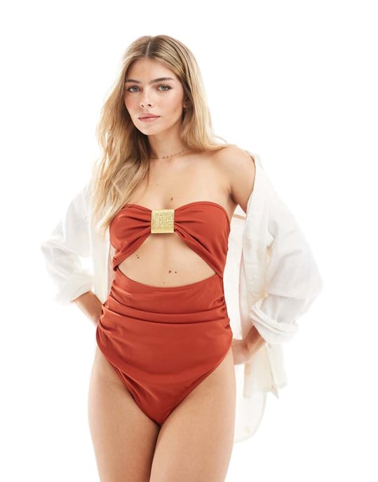 4th & Reckless bandeau gold hardware cutout detail swimsuit in coral - Image 4