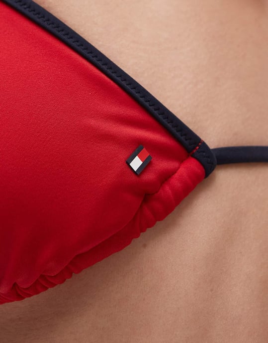 Tommy Hilfiger triangulär string bikiniöverdel i vit/röd - Image 3