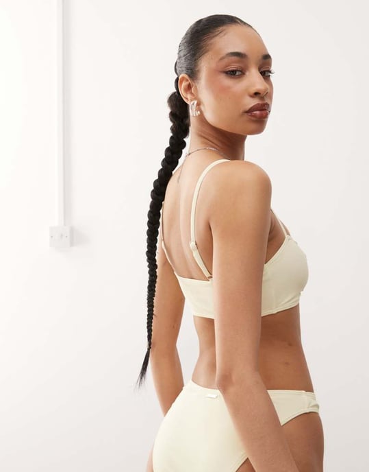 Reclaimed Vintage bralette bikiniöverdel med knut i krämfärg - Image 3