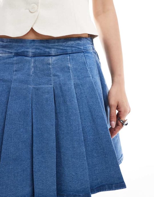 Pieces plisserad mini denimkjol i ljusblå denimtvätt - Image 3