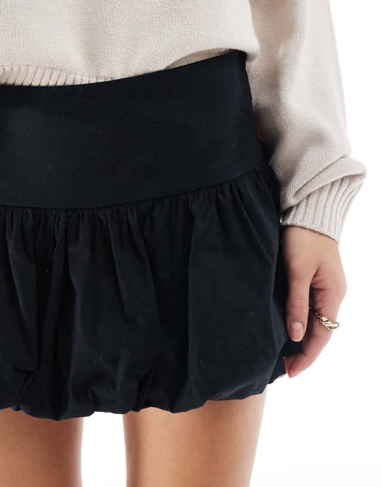 Hollister puffball mini kjol i svart - Image 2