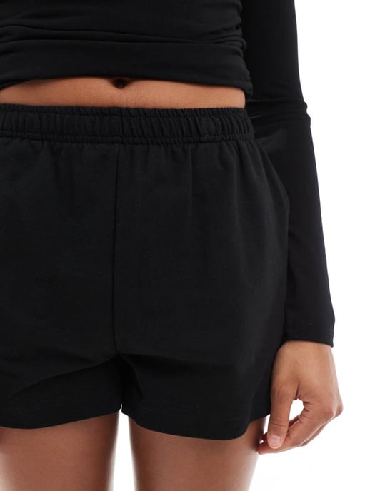 Cotton On klassisk fleece mini shorts i svart - Image 4