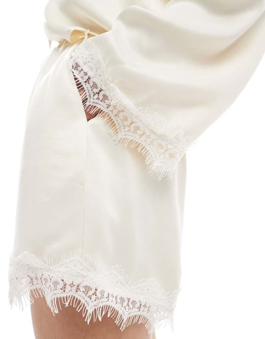 Miss Selfridge satin och spets kort set i ecru - Image 3