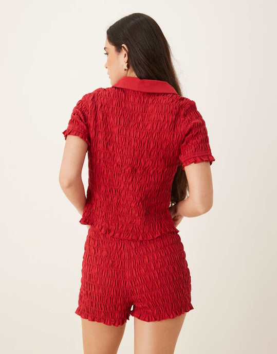 ASOS DESIGN shirred detaljerad mikroshorts set i röd - Image 4