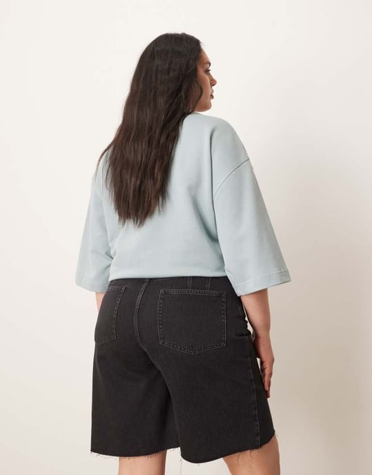 ARRANGE Curve Wilson denim slouchy shorts i tvättad svart - Image 2