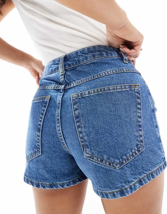 ASOS DESIGN denim micro a-linjeade shorts i medelblå - Image 2