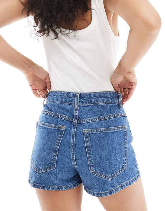 ASOS DESIGN denim micro a-linjeade shorts i medelblå - Image 3