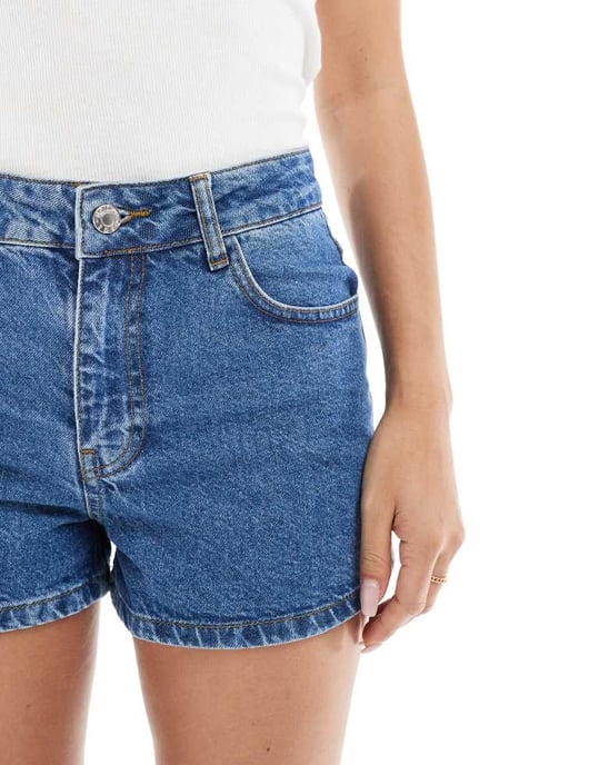 ASOS DESIGN denim micro a-linjeade shorts i medelblå - Image 4