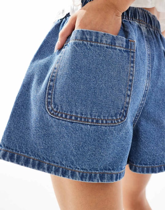 ASOS DESIGN denimshorts i medelblått - Image 2