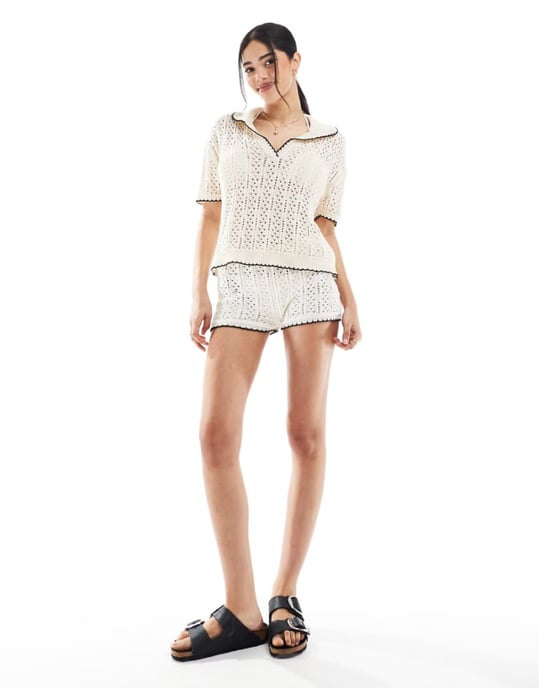 ASOS DESIGN stickad kort set med kontrasterande plädstygn i elfenben - Image 1