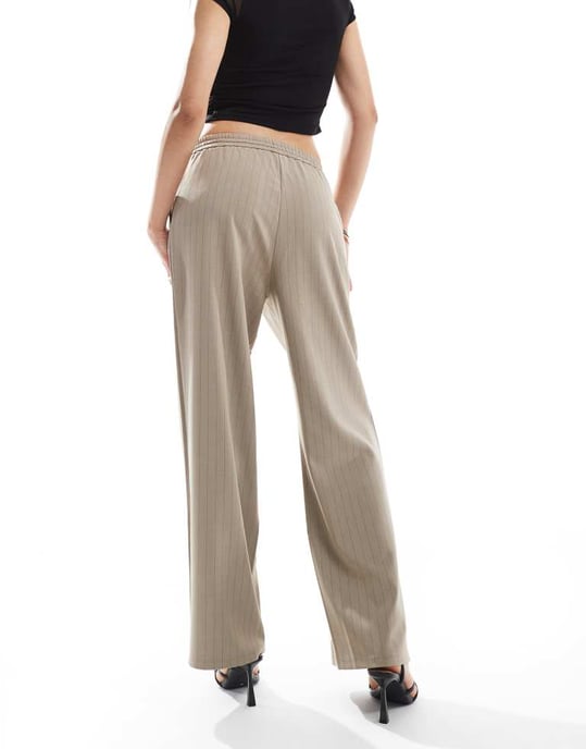 Miss Selfridge avslappnad jogger i beige randig mönster - Image 2