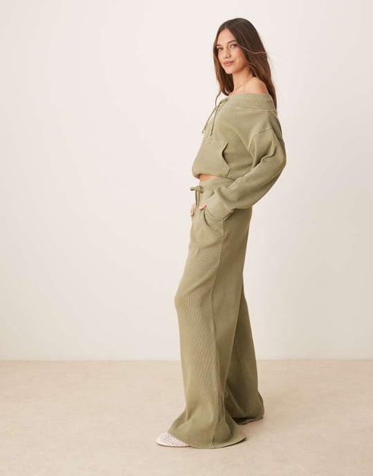 ASOS DESIGN koord våfflad papperspåse midja joggers i khaki - Image 3