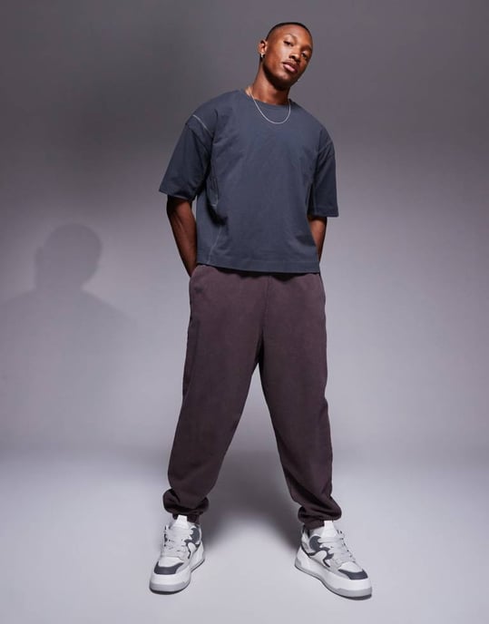 ASOS DESIGN oversized joggers i tvättad mörkbrun - Image 2