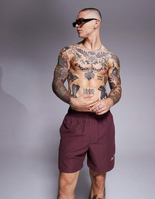 ASOS DESIGN badshorts i medellängd med broderi i vinröd - Image 1