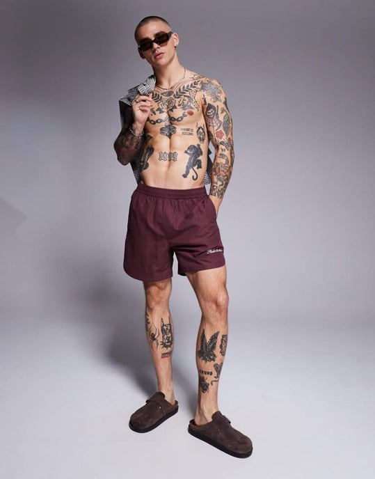 ASOS DESIGN badshorts i medellängd med broderi i vinröd - Image 2