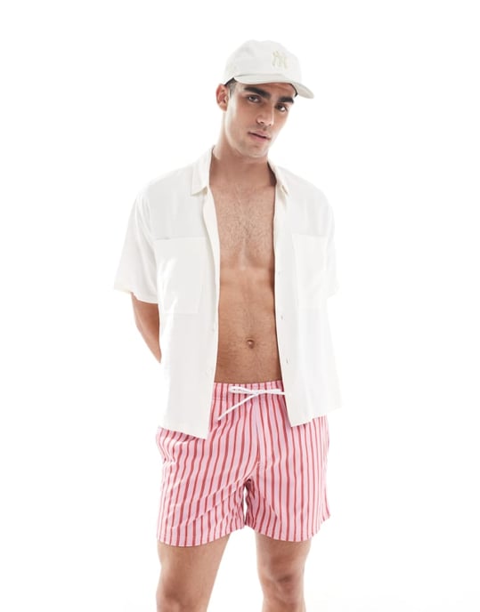 Cotton On badshorts i rosa retrotryck - Image 1
