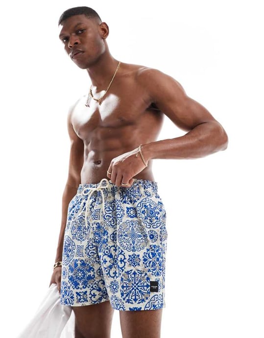 Jack & Jones badshorts i vitblått kakelmönster - Image 1