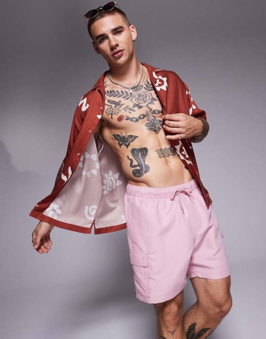 ASOS DESIGN badshorts i medellängd med cargo-fickor i rosa - Image 2