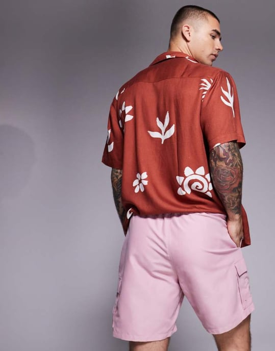 ASOS DESIGN badshorts i medellängd med cargo-fickor i rosa - Image 3
