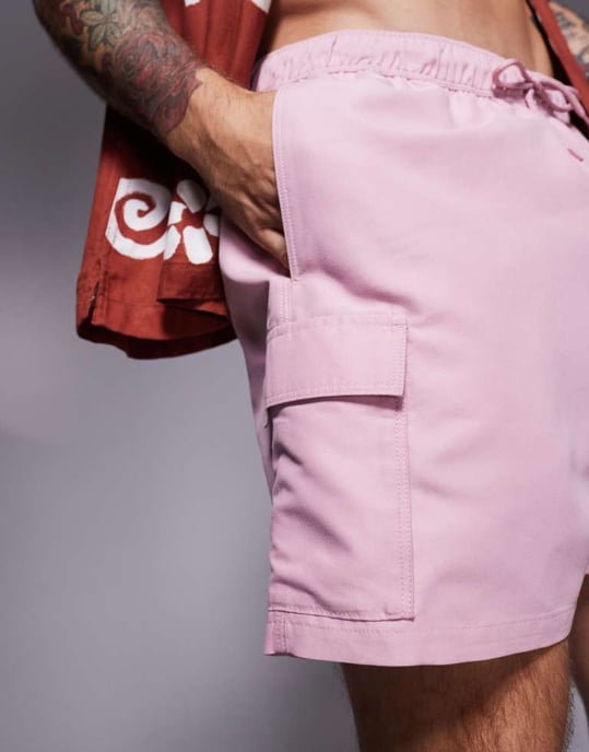 ASOS DESIGN badshorts i medellängd med cargo-fickor i rosa - Image 4