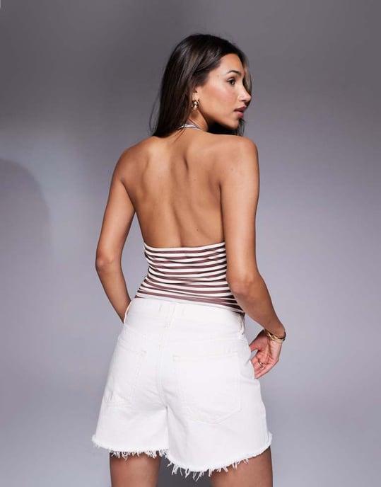 ASOS DESIGN slinky djupt halsad topp i brun randig - Image 3