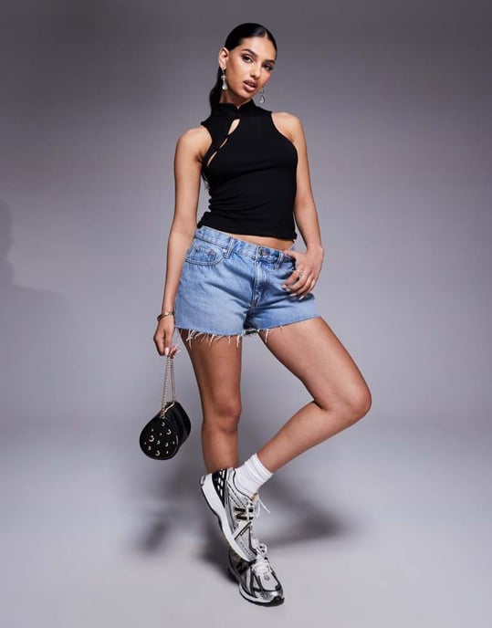ASOS DESIGN figurnära racer topp med rouleau loop-knappar i svart - Image 3