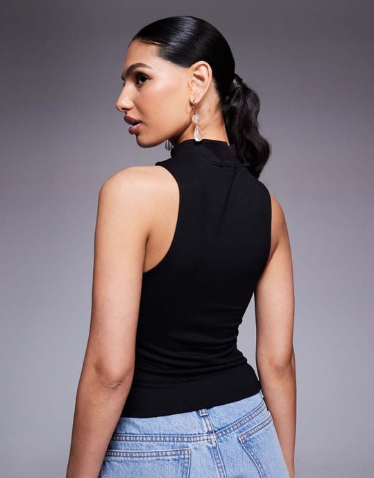 ASOS DESIGN figurnära racer topp med rouleau loop-knappar i svart - Image 4
