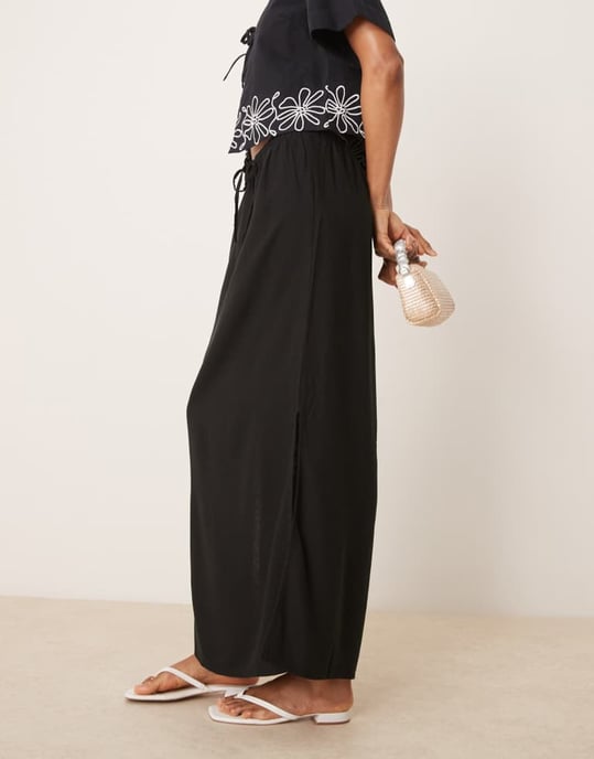 JDY Tall linen blend maxi skirt in black - Image 3