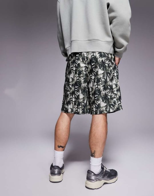 Armani Exchange shorts in green palm print - Image 3
