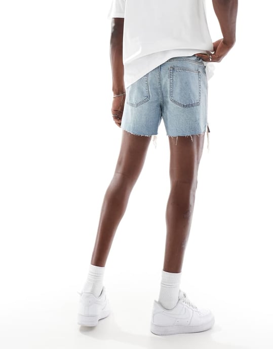 ASOS DESIGN kortare slim denimshorts i ljusblå tvätt med rivdetalj - Image 3