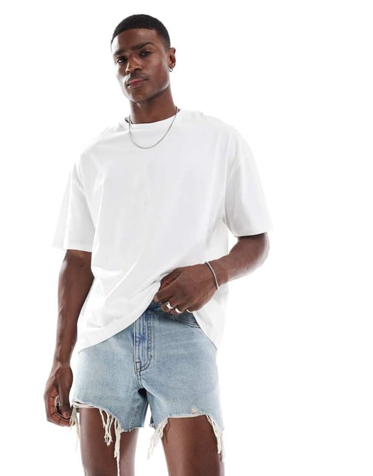 ASOS DESIGN kortare slim denimshorts i ljusblå tvätt med rivdetalj - Image 4
