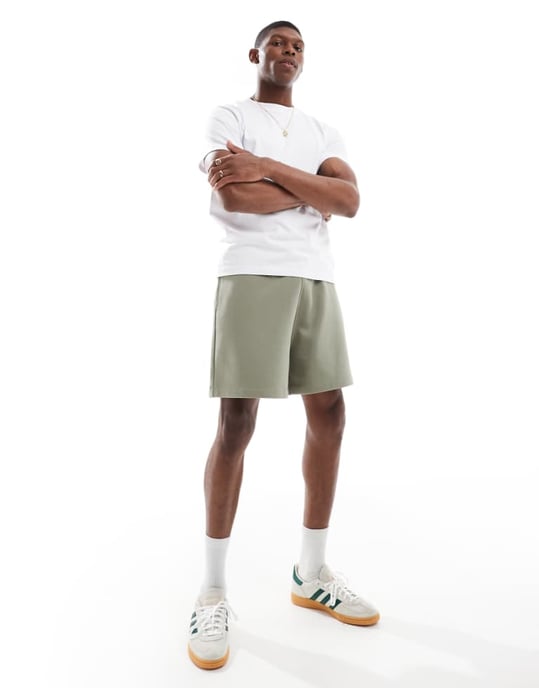 ASOS DESIGN essentiella oversized shorts i ljus khaki - Image 1