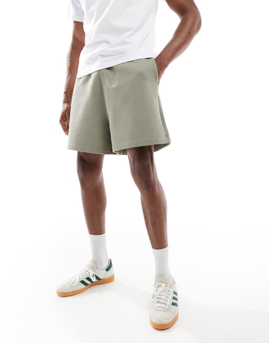 ASOS DESIGN essentiella oversized shorts i ljus khaki - Image 2
