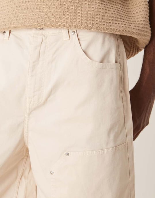 ASOS DESIGN lång längd snickarshorts i ecru - Image 4