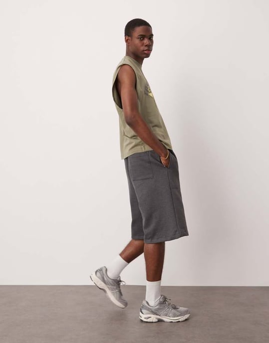 ASOS DESIGN heavyweight längre shorts 400gsm i kolgrå melerad - KOLGRÅ - Image 2