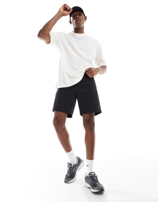 ASOS DESIGN smala chinoshorts med mellanhöjd i svart - Image 3