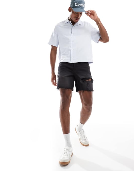 ASOS DESIGN medellånga slim denimshorts med rivningar i tvättad svart - Image 2