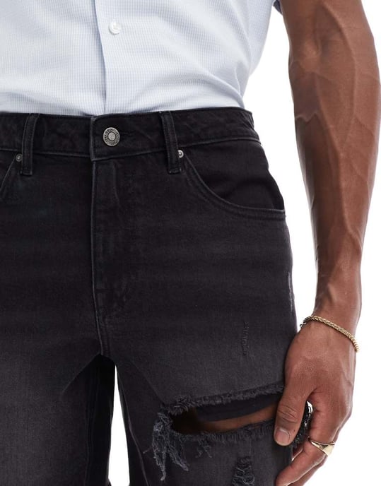 ASOS DESIGN medellånga slim denimshorts med rivningar i tvättad svart - Image 3