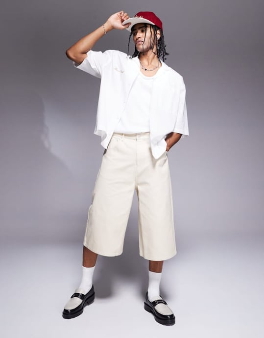 ASOS DESIGN längre shorts i ecru - Image 1
