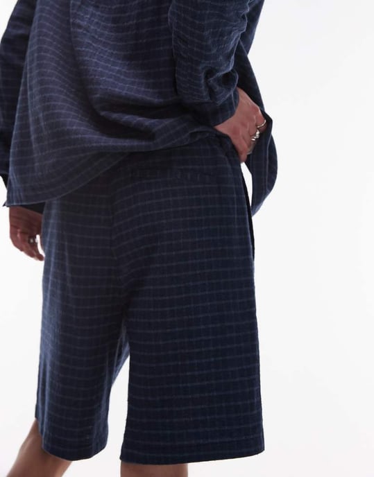 Topman blå rutiga midvikts shorts i marinblå - Image 2