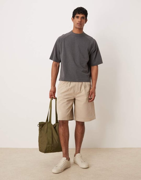 ASOS DESIGN lång längd denim cargo jorts med dubbelveck i khaki - Image 2