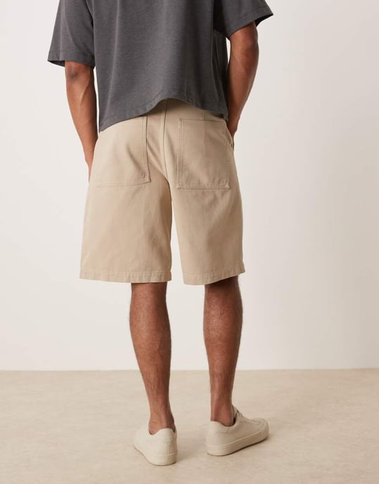 ASOS DESIGN lång längd denim cargo jorts med dubbelveck i khaki - Image 4