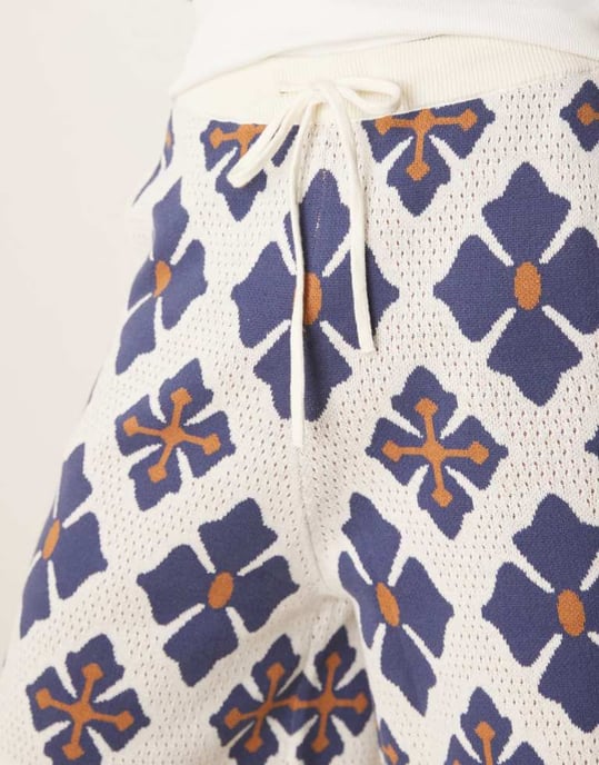 ASOS DESIGN överdimensionerade stickade shorts set med aztek-mönster i blått - Image 3