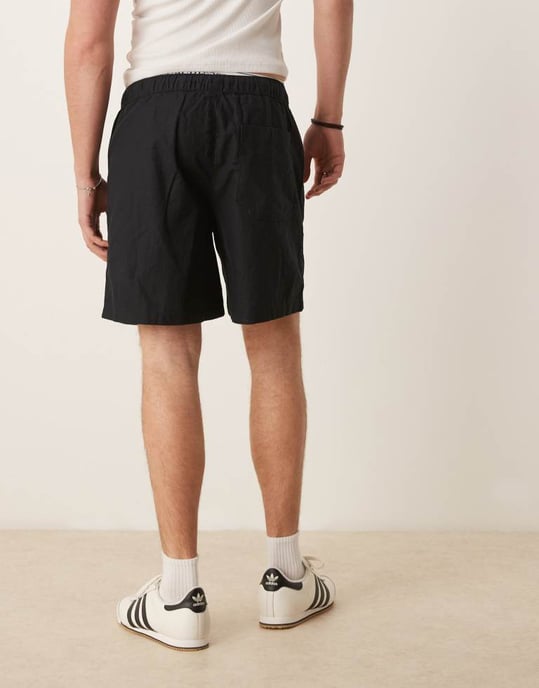 ASOS DESIGN breda linneblandade shorts i svart - Image 2
