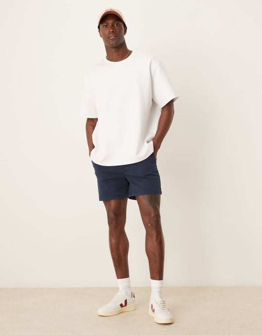 ASOS DESIGN kortare skinny chino shorts i marinblå - Image 2